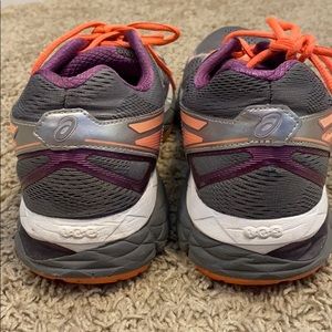Women’s ASICS running shoes- great condition